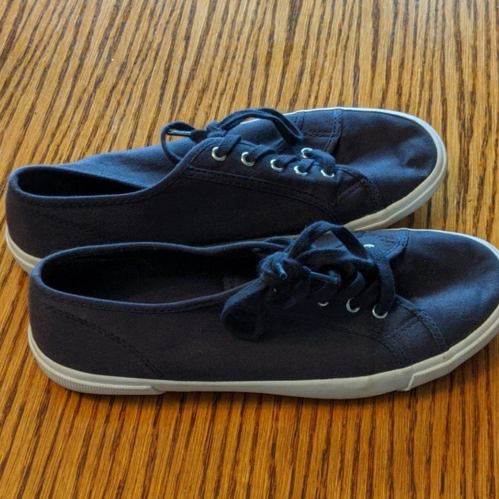 Tie casual shoe